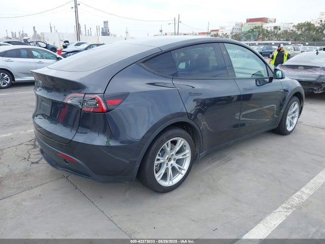 2024 TESLA MODEL Y 7SAYGDEDXRF032666 Photo 3
