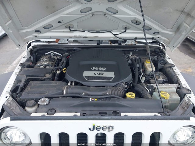 1C4BJWDGXHL623183 Jeep Wrangler Unlimited Sport 4x4