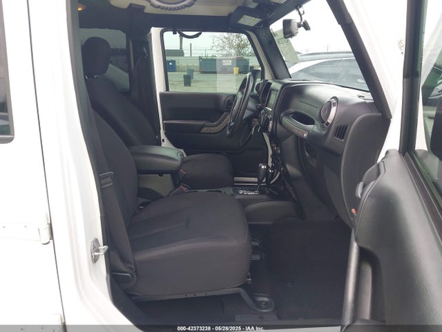 1C4BJWDGXHL623183 Jeep Wrangler Unlimited Sport 4x4