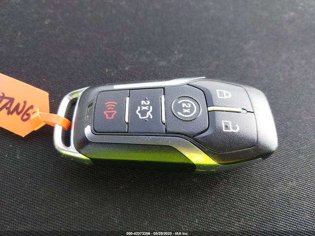 1FATP8UH9G5318421 Ford 2016
