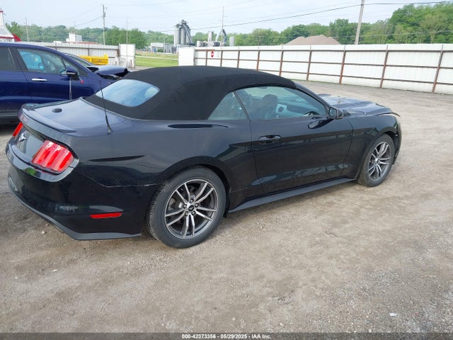 1FATP8UH9G5318421 Ford 2016