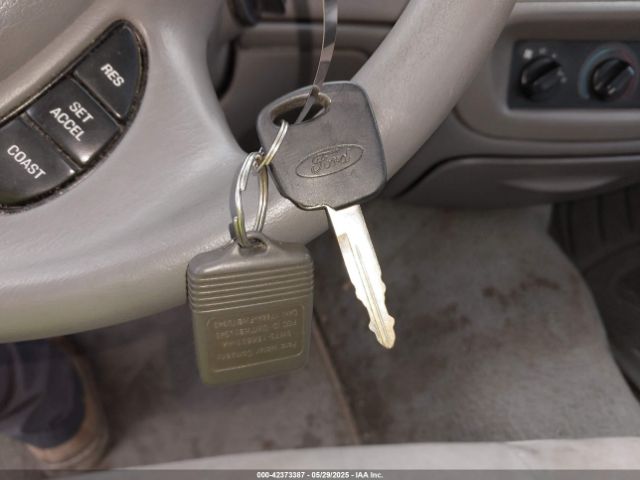 1999 FORD CROWN VICTORIA 2FAFP73W9XX109122 Photo 10