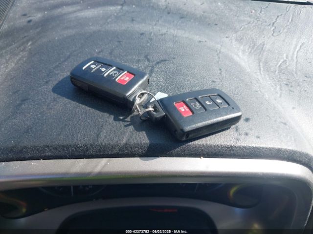 JTMRFREV9JJ178922 Toyota Rav4 Xle