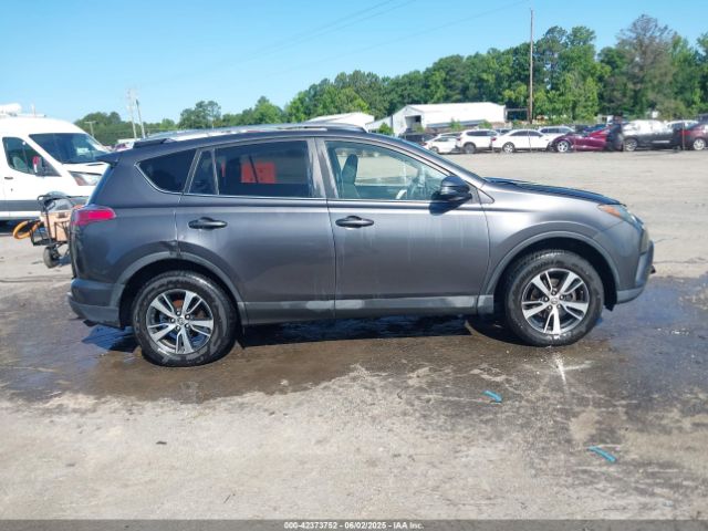 JTMRFREV9JJ178922 Toyota Rav4 Xle