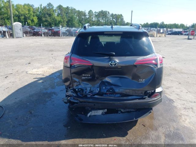 JTMRFREV9JJ178922 Toyota Rav4 Xle