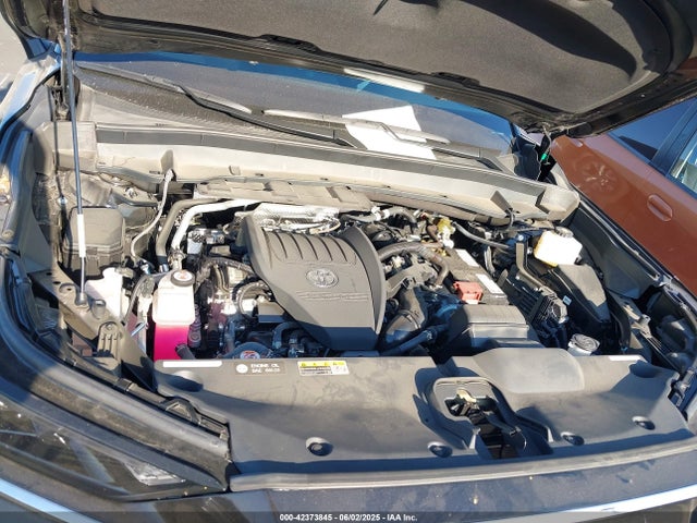 Toyota Grand Highlander Limited 2024 5TDAAAB52RS003735 Image 10