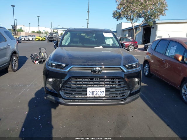 Toyota Grand Highlander Limited 2024 5TDAAAB52RS003735 Image 13