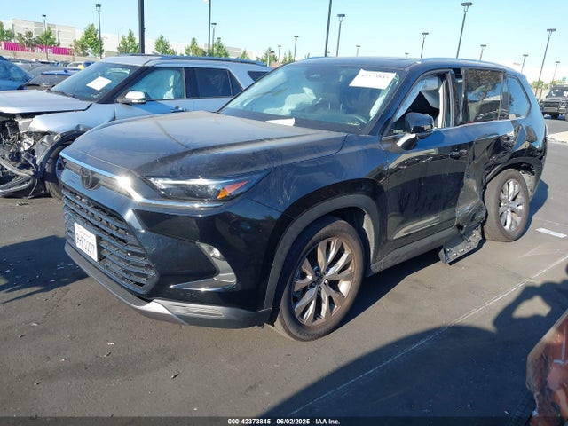 Toyota Grand Highlander Limited 2024 5TDAAAB52RS003735 Image 2