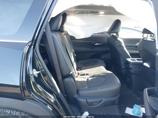 Toyota Grand Highlander Limited 2024 5TDAAAB52RS003735 Image 8