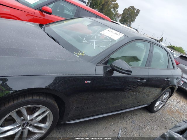 WAUKMAF4XHN043883 Audi A4 2.0t Season Of Audi Ultra Premium