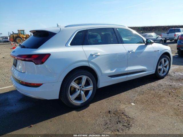 WA1LABGEXKB020765 Audi E-tron Premium Plus