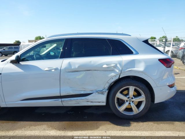 WA1LABGEXKB020765 Audi E-tron Premium Plus