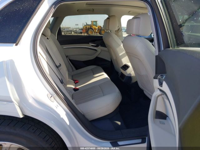 WA1LABGEXKB020765 Audi E-tron Premium Plus