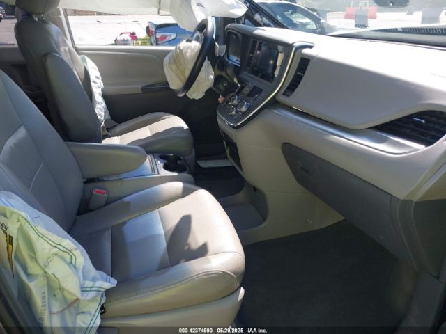 2016 TOYOTA SIENNA 5TDKK3DC3GS759709 Photo 4