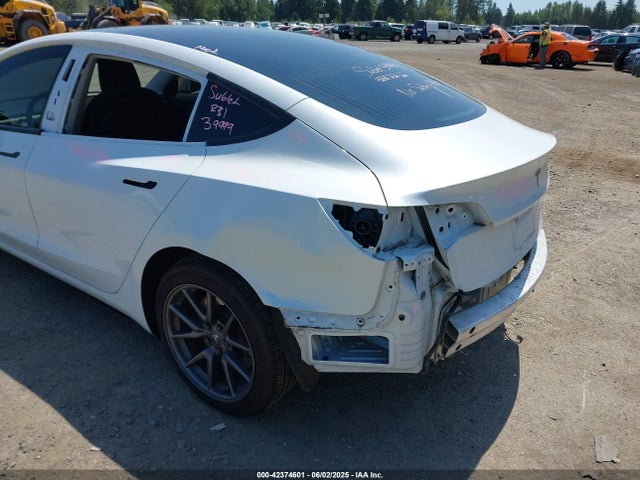 5YJ3E1EB0LF741639 Tesla 2020