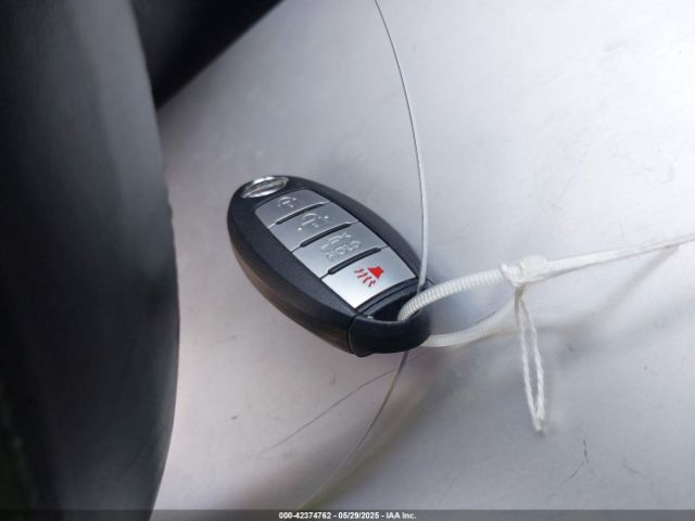 3N1CN8EV8NL861988 Nissan Versa