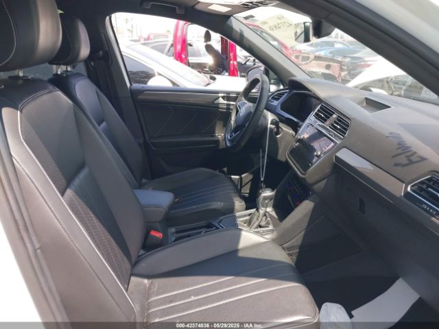 3VVCB7AX1NM078210 Volkswagen Tiguan