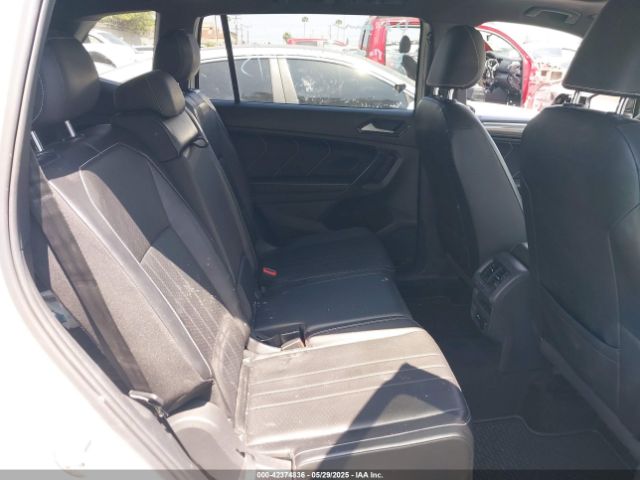 3VVCB7AX1NM078210 Volkswagen Tiguan