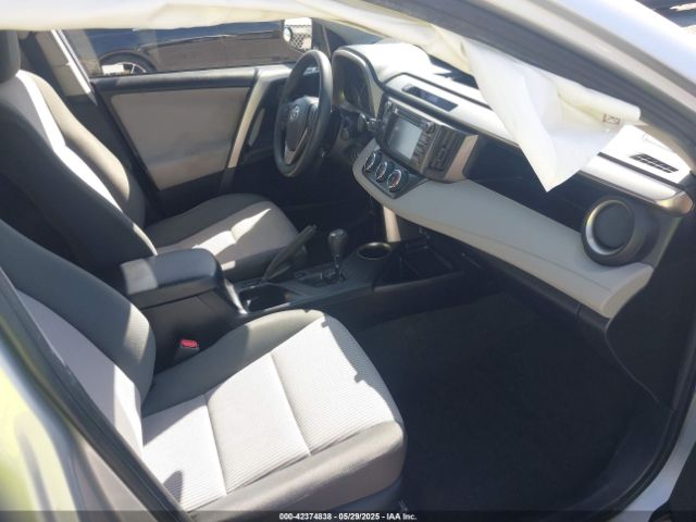 JTMZFREV7FJ047981 Toyota RAV4 LE