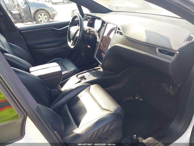 2017 TESLA MODEL X 5YJXCDE28HF068308 Photo 4