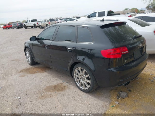 2011 AUDI A3 WAUMFAFM4BA163177 Photo 2