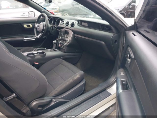 1FATP8EM5F5418946 Ford Mustang V6