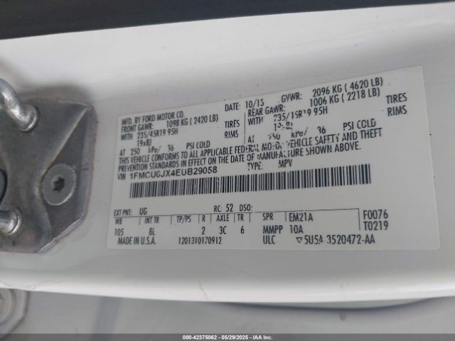 1FMCU0JX4EUB29058 Ford Escape Titanium