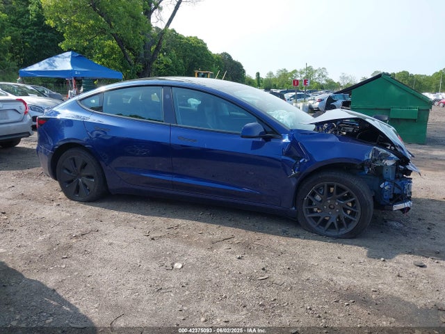 5YJ3E1EB9SF885625 Tesla 2025