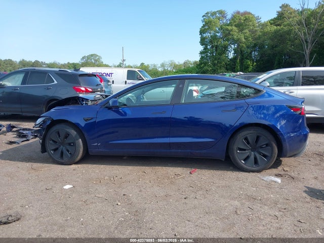 5YJ3E1EB9SF885625 Tesla 2025