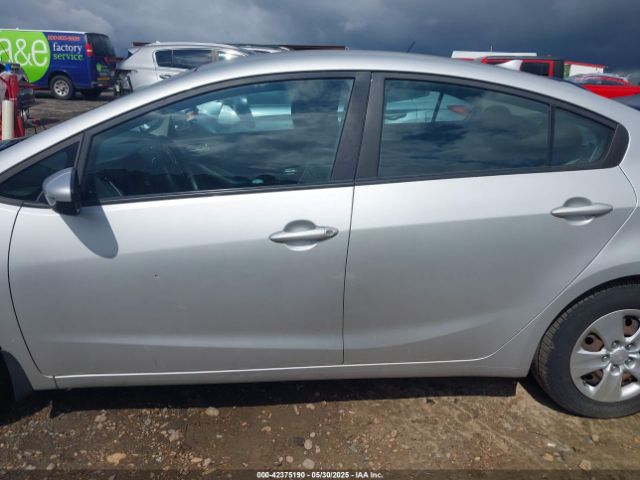 3KPFK4A70JE193265 KIA FORTE LX