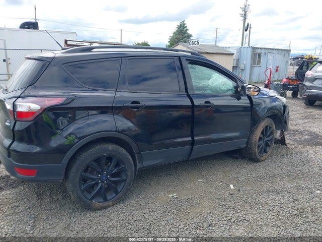 1FMCU9G9XHUD59608 Ford 2017
