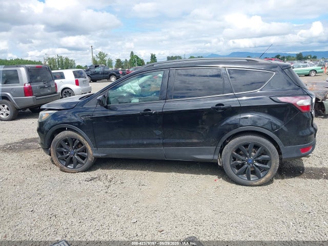 1FMCU9G9XHUD59608 Ford 2017