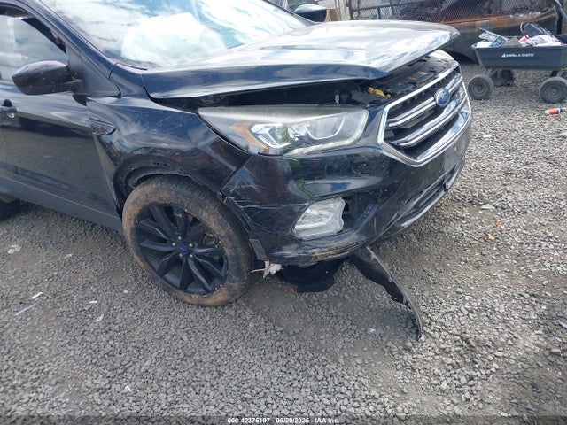 1FMCU9G9XHUD59608 Ford 2017