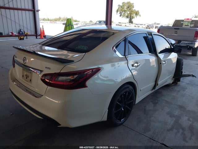 1N4AL3AP8HC223279 Nissan Altima 2.5 Sr