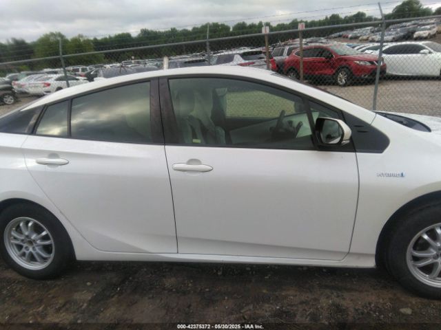 JTDKBRFU8G3008583 Toyota Prius Two