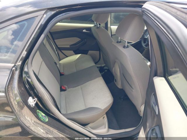 1FADP3F28EL460235 Ford FOCUS SE