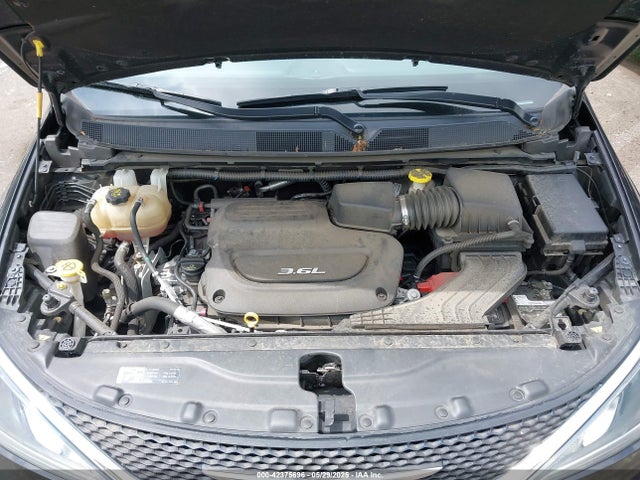 Chrysler Pacifica Limited 2017 2C4RC1GG3HR566162 Image 10