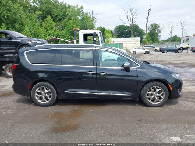 Chrysler Pacifica Limited 2017 2C4RC1GG3HR566162 Image 13