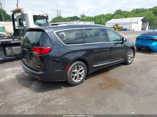 Chrysler Pacifica Limited 2017 2C4RC1GG3HR566162 Image 4
