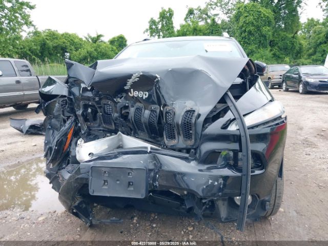 1C4PJLCB9JD527975 Jeep Cherokee Latitude Fwd