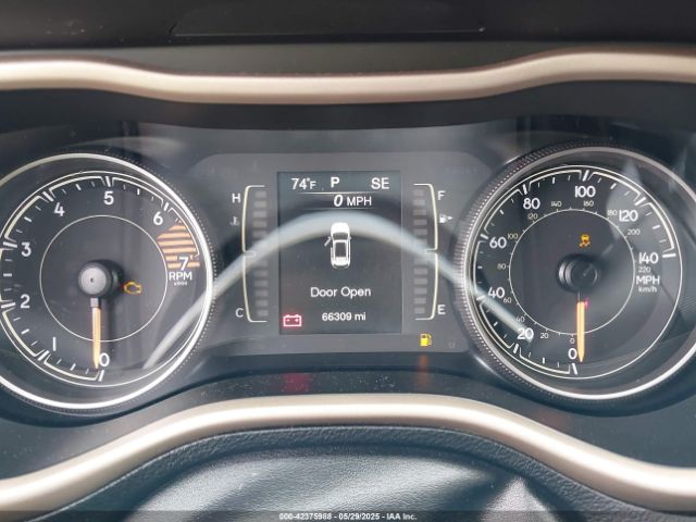 1C4PJLCB9JD527975 Jeep Cherokee Latitude Fwd
