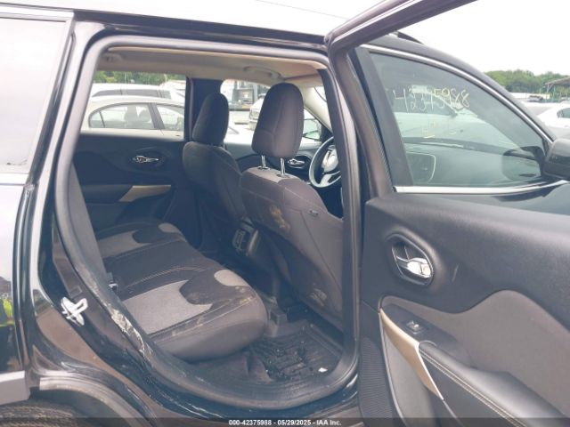 1C4PJLCB9JD527975 Jeep Cherokee Latitude Fwd