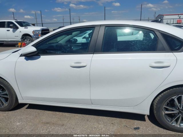 3KPF24AD8PE624501 KIA Forte Lxs