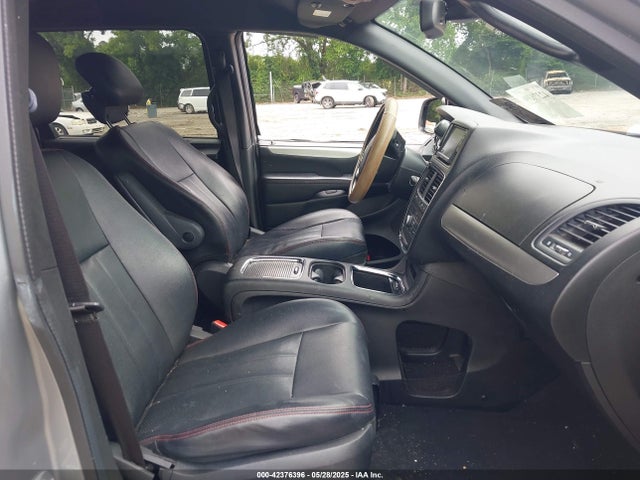 2C4RDGEG6KR670400 Dodge Grand Caravan