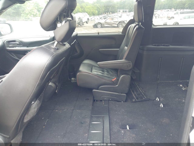 2C4RDGEG6KR670400 Dodge Grand Caravan