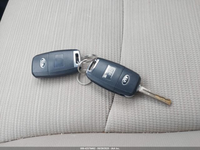5XYKTDA71EG531194 KIA Sorento Lx V6