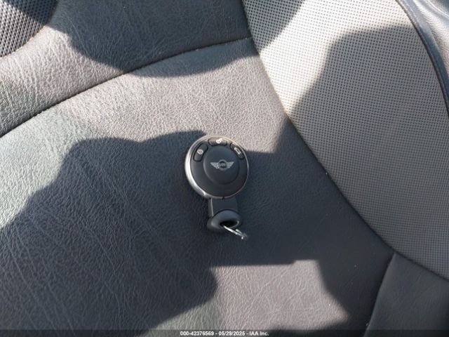 2010 MINI COOPER WMWMF3C57ATU76526 Photo 10
