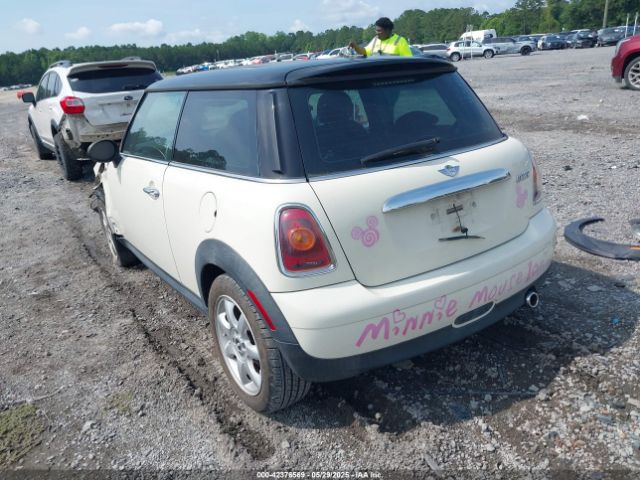2010 MINI COOPER WMWMF3C57ATU76526 Photo 2