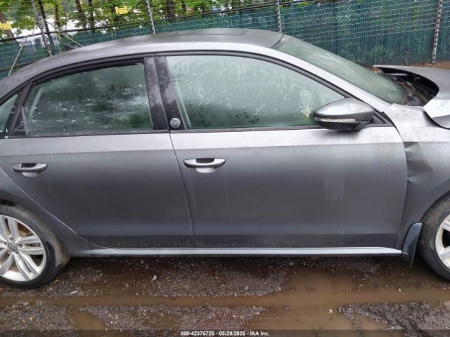1VWLA7A3XKC007449 Volkswagen Passat 2.0t Wolfsburg Edition