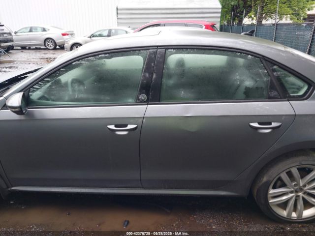 1VWLA7A3XKC007449 Volkswagen Passat 2.0t Wolfsburg Edition